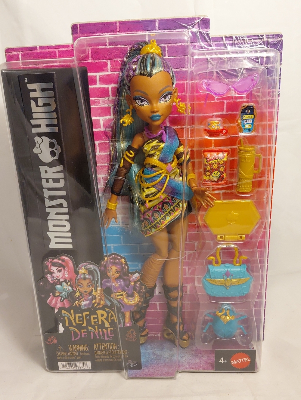 Monster High Nefera De Nile Doll with Pet Scarab Lavish and 7 Accessories